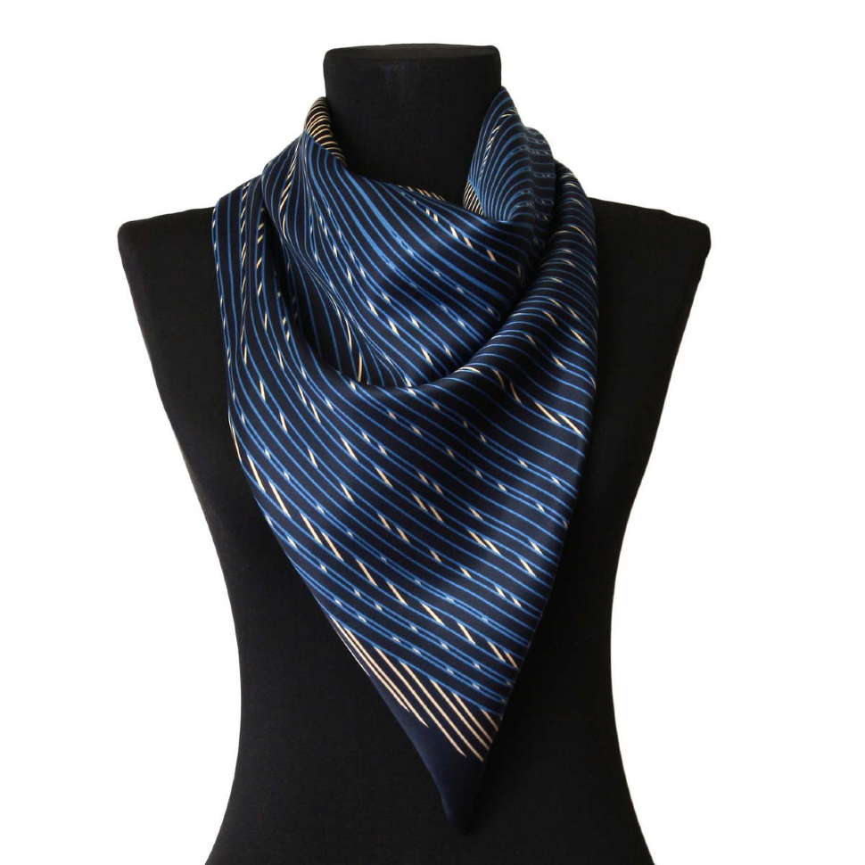 Шарфы заказать. Платок Roby foulards. Синий стильный платок 52407. Шейный платок Defacto. Шарф женский.